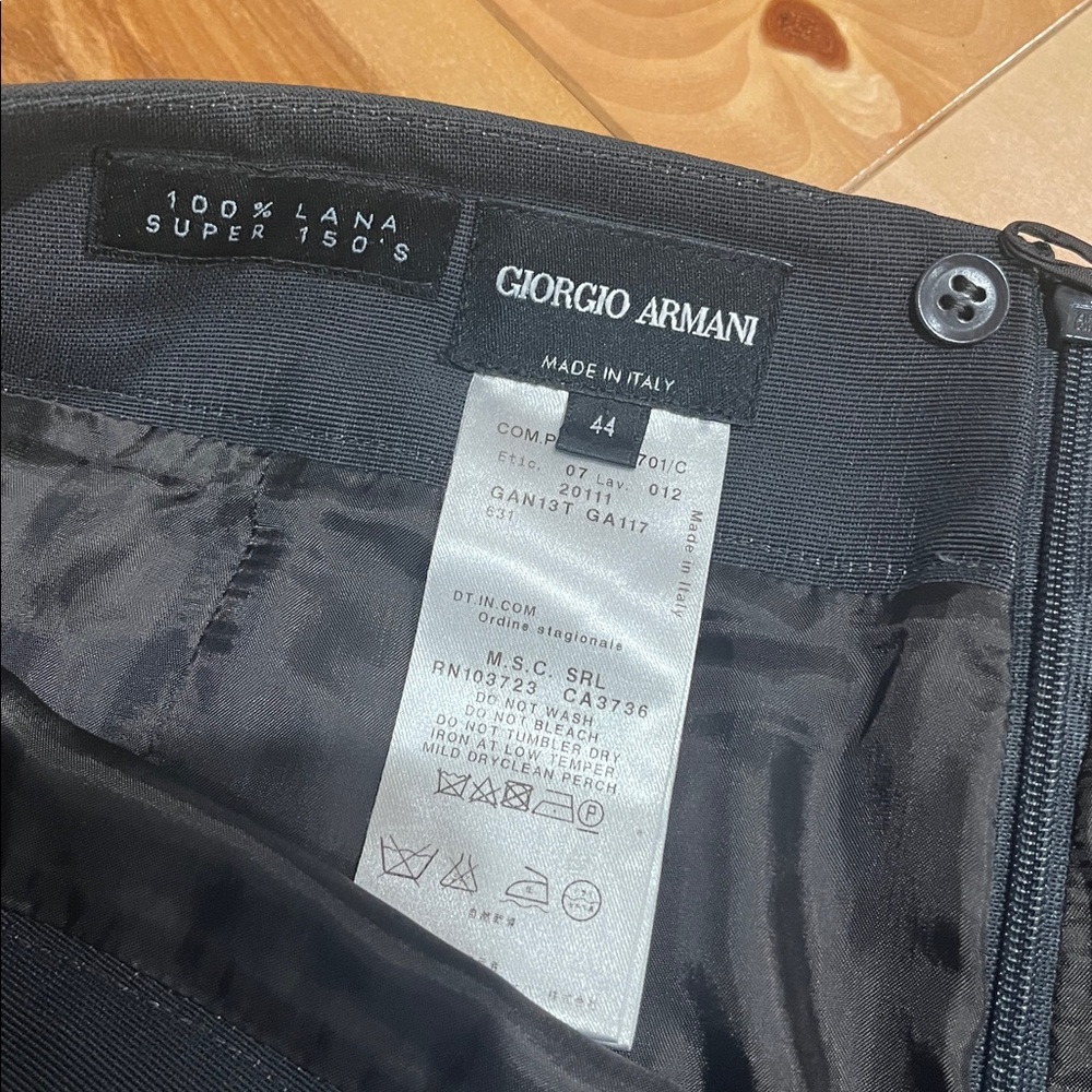 Giorgio Armani 100% Lana Wool Skirt Made in Italy Size 44 - Picture 2 of 4